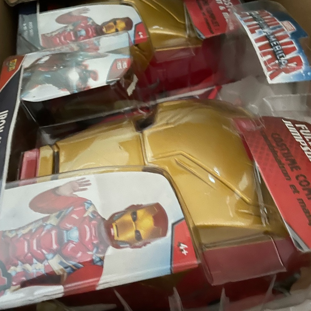 Iron man Costume- Size: (8-10) - Picture 7 of 7